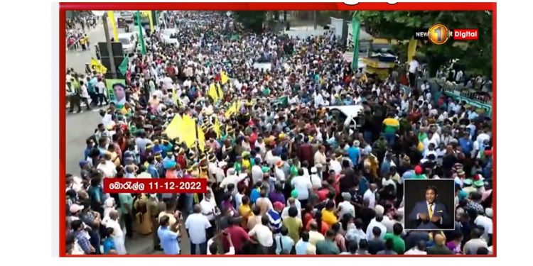 සජිත්ගේ ‘පෙරළියට මග කියන කරළියට ගොඩවෙන්න’ ජන ගඟක් කැම්බල් පිටියට ආවේ මෙහෙමයි! (VIDEO)