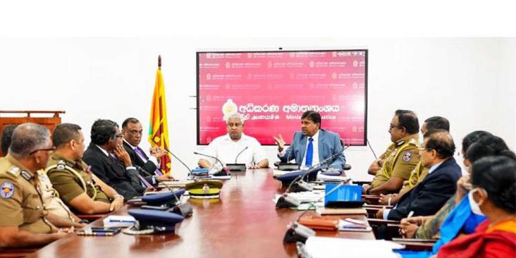 පොලිස් පනත පොලිෂ් කරන්න ටිරාන්-විජයදාස ලෑස්ති වෙයි!