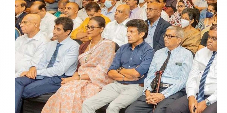 ගෝඨා බලයට ගේන්න ‘වියත් මගේ’ ඉස්සරහින්ම වැඩ කරලා… ගෝඨා ජනාධිපති වුණාට පස්සේ සංචාරක අධිකාරියේ සභාපතිනිය වෙලා… ගෝඨා පැනලා ගියාට පස්සේ සභාපතිකමින් අයින්වුණු කිමාලි ප්රනාන්දු අන්න ජවිපෙ සමුලුවට ගිහින් ඉස්සරහම පේළියේ වාඩිවෙලා ඉන්නවා! PHOTO