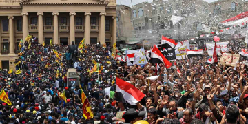 කෙල්ල කොල්ලනි වරෙව්, නැගිටිව්, යමව් සටනේ සක් පිඹින්නට… ඒ කැරලි වගේද මේ අරගල සහෝ…