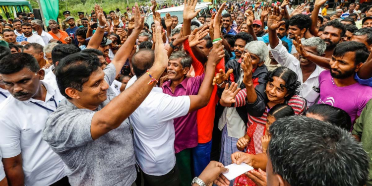 සජිත්ට වැඩ කරන්න තහනමක්! 2019 මිනිස්සු රැවටුණු හැටි ගැන මතක් කර දෙයි! දෙහිඅත්තකණ්ඩිය මහජනතාවගෙන් පිරී යයි! සජිත් මහ සටනට මුල පුරයි! VIDEO & PHOTOS