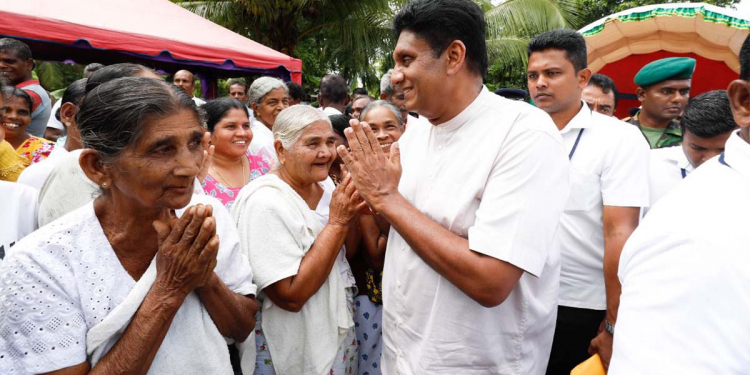 නාමයෝජනා අවසන් වූ වහාම සජිත් ගෝමරන්කඩවලට යයි! ජනාධිපති ප්‍රේමදාසගෙන් නැවතුණු ජංගම සේවය සෑම සභාවකම ගමක් ගමක් ගානේ යළි අරඹන්න තීන්දු කරයි! හොරකම බෑ! කොන්ත්‍රාත් බෑ! හැම සභාවකම පාලනය අධීක්ෂණය කරන්න ගමේ තරුණ තරුණියන්ගේ උපදේශක සභාවක් පිහිටුවන්න තීන්දු කරයි! VIDEO & PHOTOS