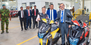ඉන්දීය මහකොමසාරිස්, TVS ලංකා වාහන එකලස් කිරීමේ සංකීර්ණය නැරඹීමට පැමිණේ…