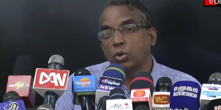 මෙන්න අතේ පැලවෙන බොරු දාන මාධ්ය දාපු තවත් නිව්ස් අතේම පත්තු වෙයි! මැතිවරණ නිරීක්ෂණ කණ්ඩායම් ඡන්දේ තියෙනවාට කැමති නෑ කියලා දාපු එක බොරුවක්! නිරීක්ෂණ සංවිධාන 6ම ඡන්දය තියන්න කියලා! මෙන්න කතාව අහන්න! (VIDEO)
