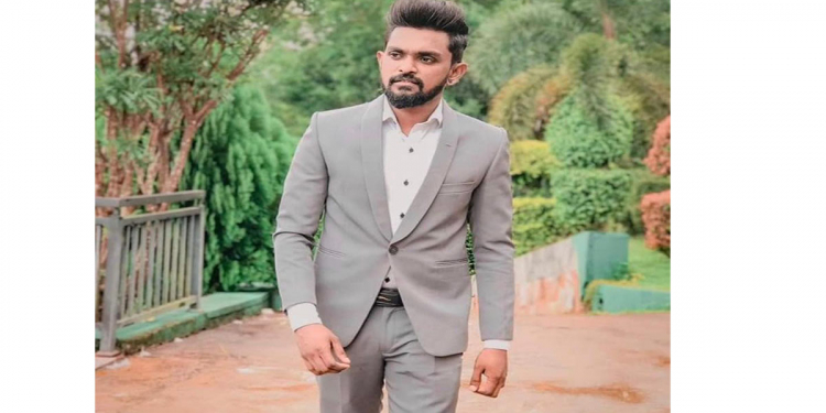 කොරියාවේ රස්සාවට යන්න ලකුණු තුන හතරක් මදි වෙලා! අම්මා තාත්තට සලකාගන්න බැරිව දුකින් අකුරැස්සේ අවුරුදු 29ක් වයස කොල්ලෙක් ලියුමක් ලියලා බෙල්ලේ වැල දාගෙන මැරිලා!