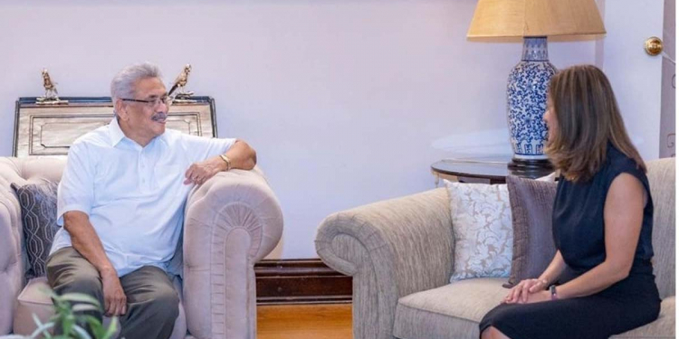 අමෙරිකාව ගෝඨාට සදහටම දොර වහයි! තානාපතිනි චන්ග් ගෝඨාගේ ගෙදරටම ඇවිත් පණිවුඩය දෙයි! රාජපක්ෂ පවුලම ෂොක්!
