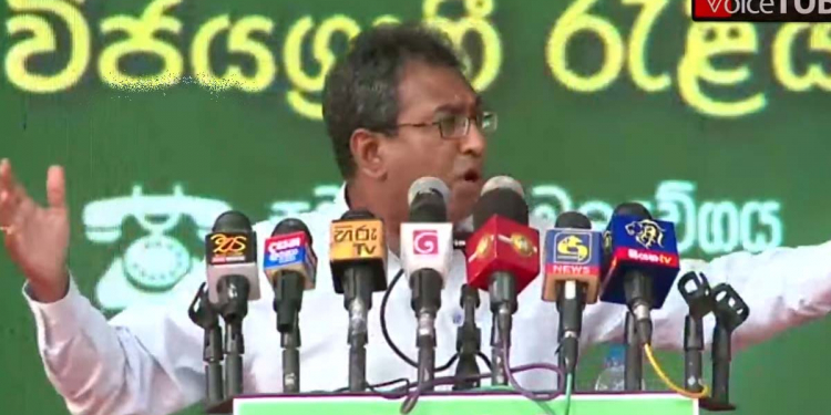 අනිත් හැමෝම ආර්ථික අර්බූදය ගැන කයිවාරු ගහද්දී හර්ෂ විතරක් ආර්ථිකය ගොඩදාන සැලැස්ම තේරෙන සිංහලෙන් රටටම කියයි! මුලින්ම කළ යුතු දේත් තේරුම් කරයි! රට ගොඩදාන්න පුලුවන් කණ්ඩායමත් නම් කරයි! VIDEO