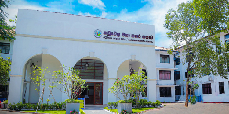 පෙබරවාරි පළමුවැනිදා ලක්ෂ 1500ක කොන්ත්රාත් ගේන්න ලෑස්තියි! පොහොට්ටුවට යන කොමිස් එක කෝටි 5ක්! අපේක්ෂකයකුට ලක්ෂ 5ක කොමිස් එකක්! ඡන්දය කට මුලා තියා පොහොට්ටුව කඩුවෙල නගර සභාවේ ගහන්න යන සුපිරි ගේමක් ගැන මැතිවරණ කොමිසමට මන්ත්රීවරයකුගෙන්ම පැමිණිල්ලක්! VIDEO