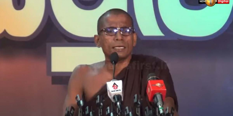 හෙටක් ඉල්ලා අපේ දරුවෝ පාරේ අරගල කරනවා.. !  නාකි හම්පඩ කම්බ හොරු රැළ උන්ව දඟ ගෙයි දමනවා..!  මැදගොඩ විජිත ‌හිමියෝ මාර කවි බණකින් රටට අත්වී ඇති ඉරණම දේශනා කරයි! හම්බන්තොට සමුලුවේදී මැතිඇමැතිවරුන්ට ප්‍රබල ප්‍රහාරයක් එල්ල කරයි! VIDEO