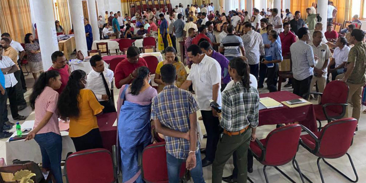 පොහොට්ටුවෙන් නාමයෝජනා ඉල්ලා රත්නපුරේට ආපු සෙනග! (PHOTOS)