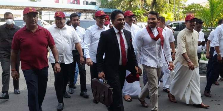 පොහොට්ටුව නාමල් පෙරටු කොටගෙන ගිහින් මුලින්ම රෝහිතගේ කළුතරට ඇප තැන්පත් කරයි!