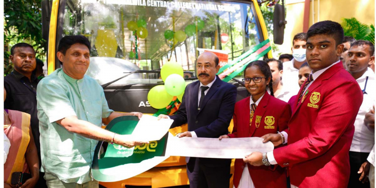 දුෂ්කර පාසල්වලට බස් දෙන එකට උපහාස කරන දේශපාලකයන්ගේ දූ දරුවන් ඉගෙනගන්නේ පිටරටවල සුපිරි පාසල්වල! මට ජාතිය ආගම කුලමල පන්තිය වැඩක් නෑ! මේක රටේ අනාගතය වෙනුවෙන් කරන ආයෝජනයක්! කොහොමහරි මම ආධාර හොයාගෙන පාසල් 10155ම දියුණු කරනවා! 70 වැනි බස් රථය තණමල්විලට අරන් යමින් සජිත් කියයි! VIDEO & PHOTOS
