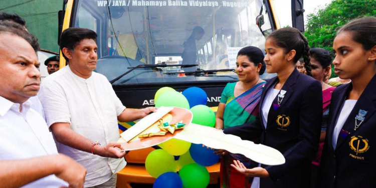 විදුලි බිල වැඩි කරලා මිනිස්සුන්ට බර දෙන්න එපා! ඕනතරම් නීති තියෙනවා හොරකම් කරපු සල්ලි ටික නැවත පවරගන්න! ඒකයි කරන්න ඕනේ! විපක්ෂ නායක නුගේගොඩට එයි! (VIDEO & PHOTOS)