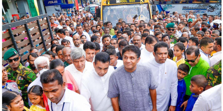ග්‍රාමීය පාසල්වල දරුවන්ට ක්‍රීඩාවලට සංවර්ධන විෂයයන්වලට සල්ලි වියදම් කරන් පිට පළාත් යන්න අමාරුයි! විපක්ෂනායකතුමා කරන්නේ විශාල මෙහෙයක්.. -විදුහල්පති! කව්රු විවේචනය කළත් මේ කරන දේ දරුවන්ට මහා විශාල දෙයක්… -ගුරුතුමියක්! මම බස් එක එළවනවද නැද්ද කියලා හොයලා වැඩක් නෑ! මේ ‌කරන දෙයින් මේ රටේ දරුවන්ට සිදුවන සේවය ගැන හිතන්න! සජිත් ගාල්ලේ උඩුගමටත් බස් එකක් අරන් යයි! (VIDEO & PHOTOS)