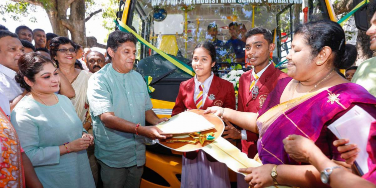 තරගවලට අපි ළමයි අරන් ගියේ කුලී රථවල-ලොරිවල! අවුරුදු 180ක් පැරණි මෙතෝදිස්ත විදුහලේ එක සිහිනයක් ඔබතුමා සැබෑ කළා.. -විදුහල්පතිනිය! කැලේ පිපුණු මල්වලට දුන්නු මේ බස් එකෙන් නිසි ප්රයෝජන අරගෙන හොඳින් පරිහරණය කරන්න පොරොන්දු වෙනවා… -සිසුවෙක්! සක්වල 58 වැනි බස් එක අරන් මොරටුවට යයි! (VIDEO & PHOTOS)