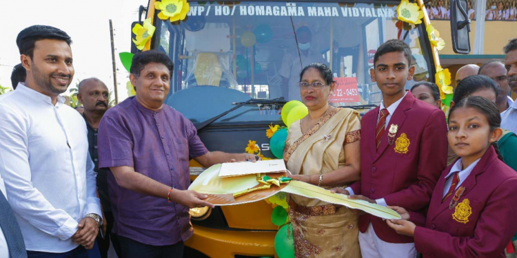 පහුගිය දවසක මම දරුවො 4000ක් ඉන්න තඹුත්තේගම ඉස්කෝලෙට මම බස් එකක් දුන්නා! ඒකට VVIP සමාජවාදී ආදි ශිෂ්යයො කීප දෙනෙක්ට රිදිලා! දැන් රැස්වීම්වලදි මට බනින්න පටන් අරන්! මම බස් දෙන්නේ ඡන්ද දිනන්න නෙමෙයි! බස් දෙන්නේ රෝහල්වලට උදව් කරන්නේ සමාජ වගකීම ඉටු කරන්න! 60 වන බස් එක හෝමාගමට! (VIDEO & PHOTOS)