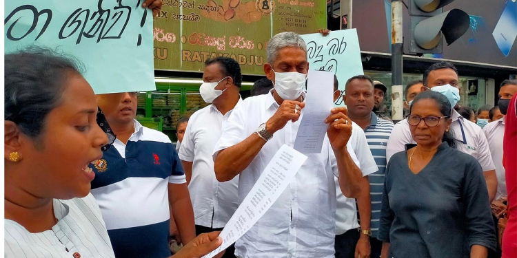 ෆීල්ඩ් මාෂල් කැලණියේ මිනිස්සු එක්ක පාරට බැස්සේ ඇයි? VIDEO