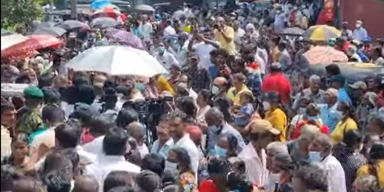 ඡන්දෙ කට ළඟ තියා සජිත් මහරගම සජබෙ කාර්යාලය අරී! පාර වැහෙන්නම මහ සෙනඟක් ඇවිත්! VIDEO