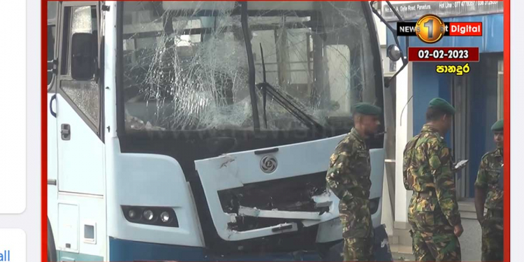 නිදහස් උත්සවේ පුහුණුවීම්වලට STF සෙබළු අරන් ආ බස් 3ක් එකට හැප්පෙයි! 9ක් රෝහලේ! VIDEO