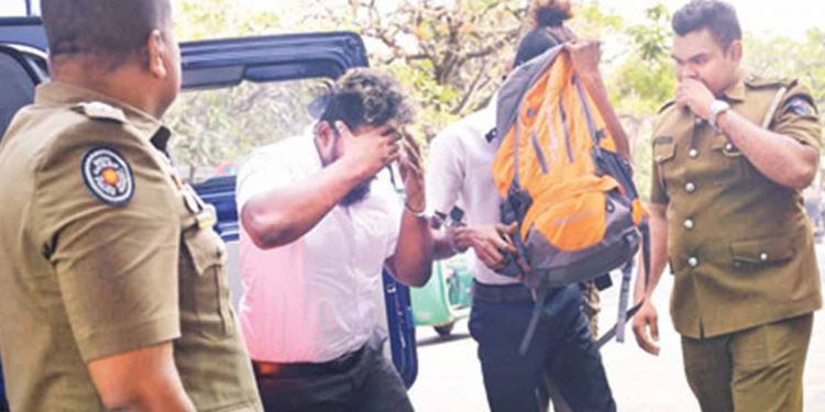 හමුදා බුද්ධි නිලධාරීන් දෙදෙනා අනීතික ලෙස හැසිරිලා! බුද්ධි රාජකාරිය අභිභවා කටයුතු කරලා! අදාළ නැති දේවල් රැසක් කරලා! වනාතේ වෙඩි වැදීමෙන් තරුණියක මියයාමේ සිද්ධියේ තොරතුරු රැසක් එළියට!