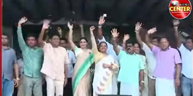 දමිතා දහස් ගාණක් ජනතාව ඉදිරියේ පොලොන්නරුවේදී සජිත්ගේ වේදිකාවට නගී! VIDEO