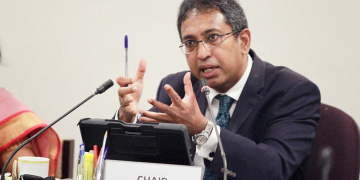 පාර්ලිමේන්තුවේ සන්නිවේදන දෙපාර්තමේන්තුව හර්ෂට විරුද්ධව ගේම් ගහන්නේ කාගේ වුවමනාවටද?