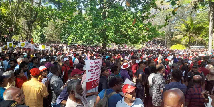 අධිකරණ නියෝග දෙකක් තිබියදීත් ජවිපෙ කොළඹ වටලන්න ලෑස්ති වෙයි! සජීවී වීඩියෝව මෙතනින් බලන්න! LIVE VIDEO