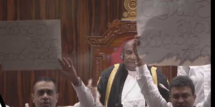 පාර්ලිමේන්තු විරෝධයේ අලුත්ම වීඩියෝ මෙන්න! VIDEOS