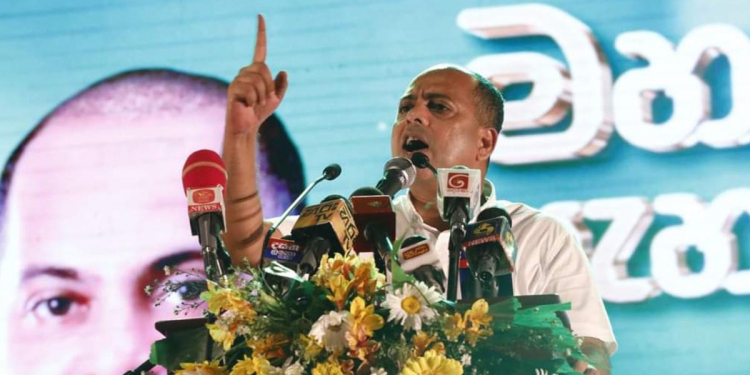 එයාට ඕන ඕන විදිහට කරන්න මේ රට රනිල්ගේ බූදලයක් නෙමෙයි! ලක්ෂ 3000කට වඩා වියදම් කරලා එයාට නිදහස් උත්සව තියන්න පුලුවන්! ඡන්දෙට සල්ලි නෑලු! නඩු තීන්දුව ආවා! සල්ලි නොදෙන අය උසාවි යන්න ලෑස්ති වෙන්න! මරික්කාර් මහරගම හොල්ලපු හැටි! VIDEO & PHOTOS