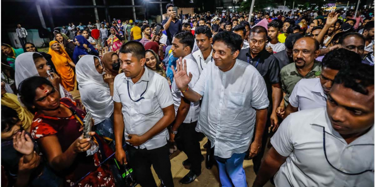 මුලු නැගෙනහිරම ආසනෙන් ආසනයට ගිය සජිත් ජනතාවගේ උණුසුම් පිළිගැනීම මැද කල්කුඩාවෙන් නැගෙනහිර සටන අවසන් කරයි! PHOTOS & VIDEO