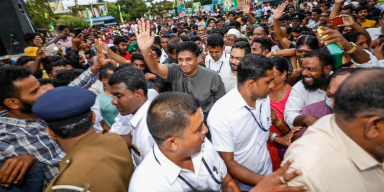2019දී මාව පරද්දන්න අලි-පොහොට්ටු කුමන්ත්‍රණයක් ක්‍රියාත්මක වුණා! දැන් ජනතාව විනාශ කරන්න අලි-පොහොට්ටු කුමන්ත්‍රණයක් ක්‍රියාත්මක වෙනවා! මහ සෙනඟක් එක්ක කින්නියාවට ආ සජිත් අලි-පොහොට්ටු කුමන්ත්‍රණය පරද්දන්න ජනතාවට ආරාධනා කරයි! VIDEO & PHOTOS