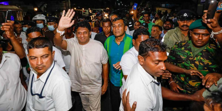 නැගෙනහිර ඡන්ද සටන අවසන් කළ සජිත් මාතලේට එයි! 2019 ගත් වැරදි තීන්දුවෙන් රටම බංකොලොත් වුණා! හැම නායකයම දැන් කතා කරන්න පටන් අරන්! හැබැයි ප්රශ්නවලට උත්තර ඇති නායකයා කවුද කියලා තීරණය කරන්න! ප්රායෝගික උත්තරය සමගි ජනබලවේගය! VIDEO & PHOTOS