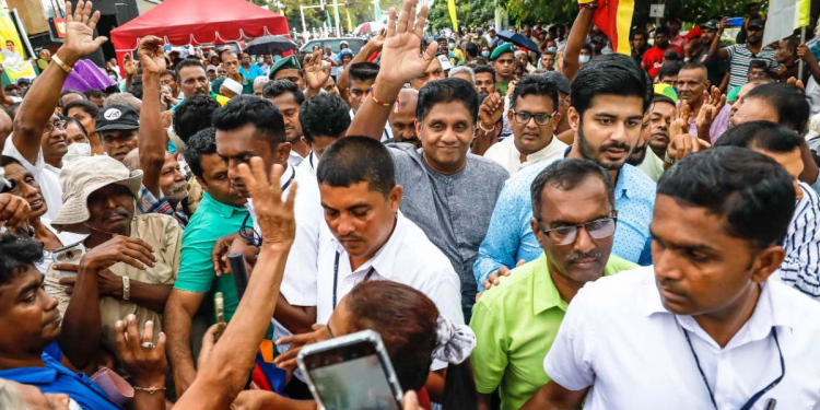 2019 ජනතාව එක වැරැද්දක් කළා! 2023 මිරිඟුවක් පස්සේ දුවනවා! බොරු කයිවාරු විප්ලවවාදීන්ට ජාත්යන්තර සහාය ලැබෙන්නේ නෑ! ඒකෙන් වෙන්නේ රට තවත් පල්ලෙහාට වැටෙන එක විතරයි! සජිත් පානදුරට! VIDEO