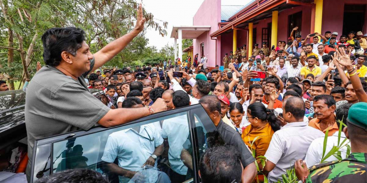 රාජපක්ෂලාගේ කුලී හේවායන් නොවුණු එකම පක්ෂය මොකද්ද? රාජපක්ෂලාට කැන්වසින් නොගිය එකම පක්ෂය මොකද්ද? රාජපක්ෂලා හොරා කාපු මහා ධනස්කන්ධය ගේන්න පුලුවන් එකම පක්ෂය මොකද්ද? රටේ වගකීම ගන්න පුලුවන් එකම පක්ෂය මොකද්ද? සජිත් සේරුවිල-වෙරුගල්හිදී හෙළිකරයි! VIDEO & PHOTOS
