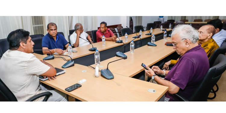 ආණ්ඩුවේ ඡන්ද කල් දැමීමට එරෙහිව විපක්ෂය ඒකාබද්ධ වෙයි! සජිත්-ජී.එල්-සුමන්තිරන්-හකීම්-රිෂාඩ්-දිගම්බරම්-චන්දිම-ගොඩහේවා එක මේසයක වාඩිවෙයි! තීන්දු තීරණ රැසක් ගනී! PHOTOS & VIDEO