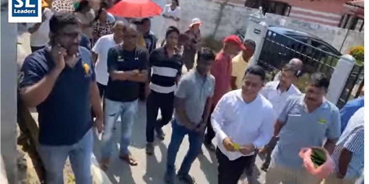 කුරුණෑගල පොහොට්ටුව ගෙයින් ගෙට යන්න පටන් ගනී! VIDEO