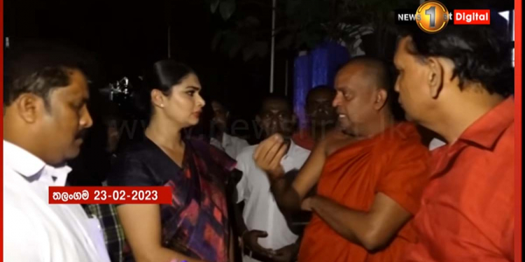 පොලිසිය ඉසුරුපායෙන් අල්ලපු පිරිස බලන්න හිරුණිකා මහ රෑ තලංගම පොලිසියට යයි! VIDEO