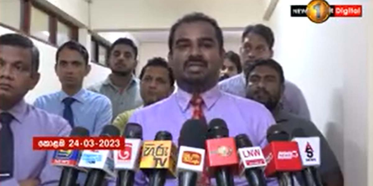 ජනාධිපති සාකච්ඡාවක්වත් දුන්නෙ නෑ! පණිවුඩයකට උත්තරයක්වත් නෑ! ආණ්ඩුව පොට වරද්දගන්නයි යන්නේ! ලබන සතියේ ආයෙත් උද්ඝෝෂණ පටන් ගන්නවා! වෘත්තීයවේදීන් ආණ්ඩුවට වෙච්ච පොරොන්දුව මතක් කර දෙයි! VIDEO