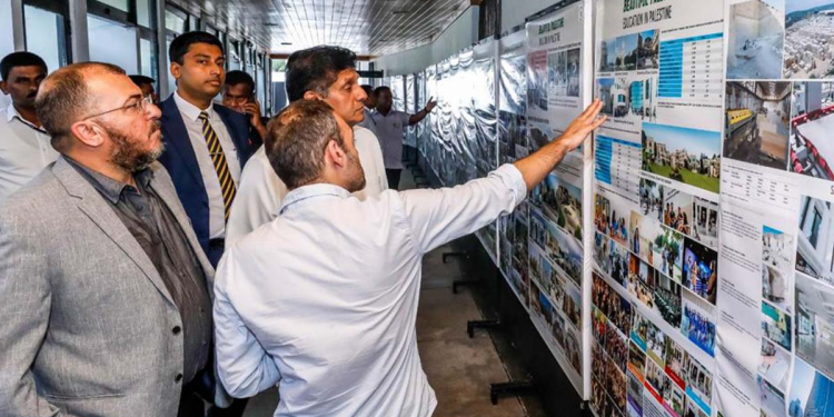 සජිත් පලස්තීන චිත්‍ර ප්‍රදර්ශනයක් බලන්න යයි! PHOTOS