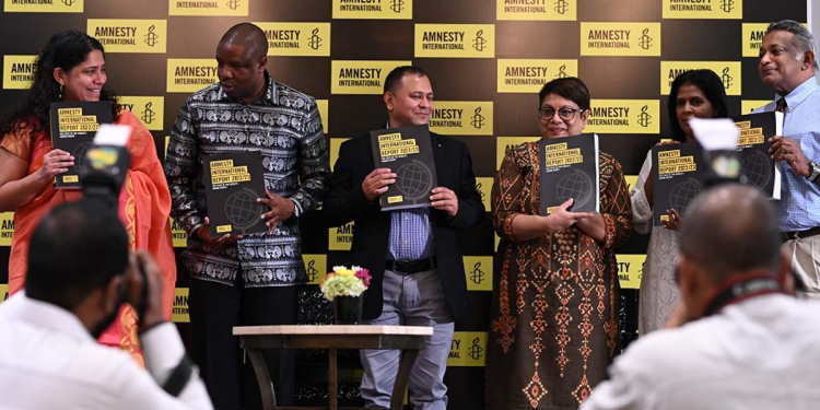 ලංකාවට ආ ඇම්නෙස්ටි ප්‍රධානියා මානව හිමිකම් ගැන බරපතළ වාර්තාවක් නිකුත් කරයි! IMF ගනුදෙනුවේ විනිවිදභාවය ගැනත් කතා කරයි!
