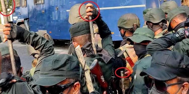 විරෝධතා මර්දනය කරන්න පොලු අරන් ආවෙ හමුදාවෙ අයද? නීතීඥවරු කියන විදිහට කුලී හේවායොද? සුමන්තිරන් කියන විදිහට වෙනම කණ්ඩායමක්ද? ගජේන්ද්රන් කියන ජාතික ආරක්ෂාවට තර්ජනයක්ද? මරික්කාර් කියන විදිහට නිල නොවන හමුදාවක්ද? යුද හමුදා මාධ්ය ප්රකාශක කියපු කතාව! VIDEO