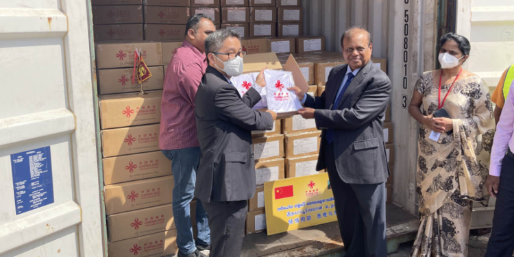පිනටයි ණයටයි ලැබුණු පාසල් පෙළ පොත් සහ නිල ඇඳුම් දරුවන්ට බෙදන්න පොහොට්ටුවේ මැතිඇමැතිවරුන්ට ආරාධනා කරන්න! බස්නාහිර අතිරේක අධ්යාපන අධ්යක්ෂවරයා සියලුම අධ්යාපන අධ්යක්ෂවරුන්ට ලියුමක් යවලා! රට ආයෙමත් පරණ පාරටමද? VIDEO