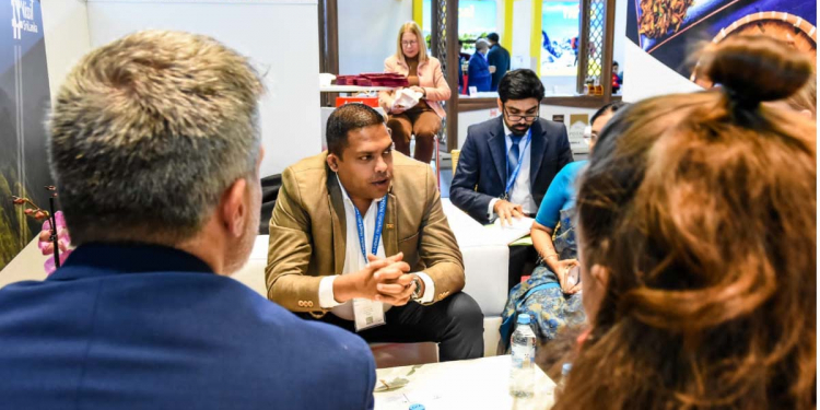 ජර්මනියේදී කරපු කතාවට ඇමැති හරීන් ප්රනාන්දු මාලදිවයිනෙන් ප්රසිද්ධියේ සමාව ඉල්ලයි!