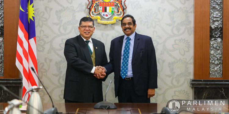 සමහර ඇමැතිවරු නිකම් ඉද්දී විදේශ රැකියා රාජ්‍ය ඇමැති ජගත් පුෂ්පකුමාර වැඩ පෙන්වයි! මැලේසියාවට ගිහින් රස්සා ලක්ෂයක් ලංකාවට අරන් එයි! මෙච්චර කල් දීලා තිබ්බේ නේපාලයට විතරයි! PHOTOS