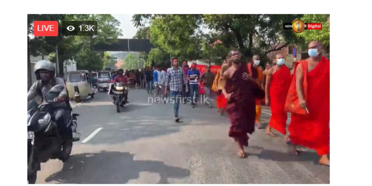 අධිකරණ නියෝග-ආරක්ෂක බලඇණි මැද අන්තරේ කොළඹ බලා ගමන් ගනී! සජීවීව මෙතනින් බලන්න! LIVE VIDEO