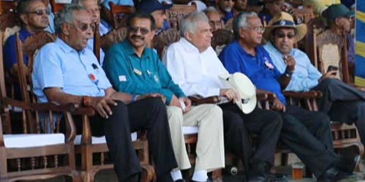නාමල් ක්‍රිකට් ගැහුවා! රනිල් ක්‍රිකට් බලන්න ගිහින්!