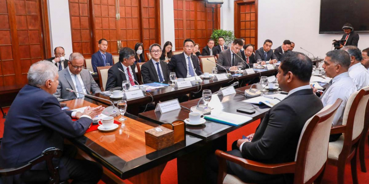 චීනයේ සිනොපෙක් නියෝජිතයන් රනිල් හමුවෙයි! තෙල් ගෙන්වන්න-ගබඩා කරන්න-බෙදාහරින්න-විකුණන්න ආයෝජනය කරන බව කියයි!