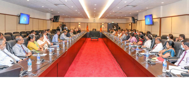 ජනාධිපති උපදේශක සාගල IMF නිලධාරීන් සහ රාජ්‍ය ආයතන ප්‍රධානීන් එකවර හමුවෙයි! මූල්‍ය පාලනය-දූෂණ විරෝධය-වගවීම ගැන උපදෙස් දෙයි! PHOTOS