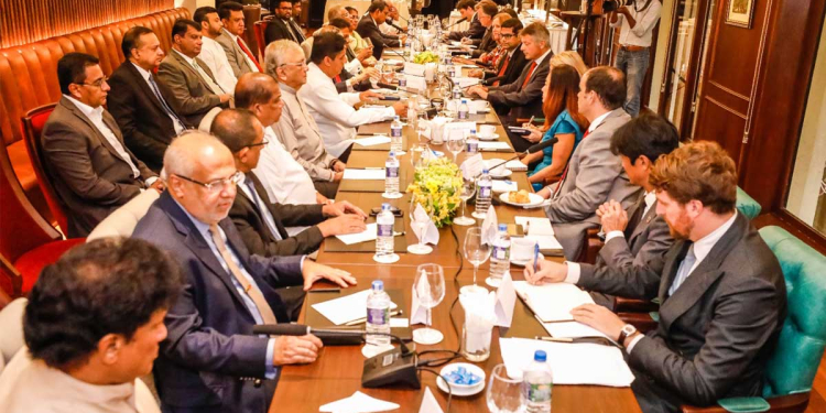 ඊයේ මහ රෑ ටාජ් හෝටලයේ තීරණාත්මක සාකච්ජාවක්! ලොව ප්රබල රටවල් රැසක තානාපතිවරු-රාජ්යතාන්ත්රික නිලධාරීන් එකතු වෙයි! විපක්ෂනායකත් එක්ක විපක්ෂයේ සියලුම පක්ෂ නායකයනුත් එයි! මිනිස්සුන්ගේ ඡන්ද අයිතිය උදුරා ගැනීම ගැන කතා කරයි! සියලු දෙනාම එකඟතාවකට එයි! EXCLUSIVE PHOTOS & VIDEO