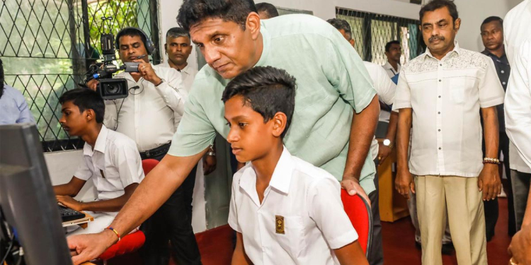 විපක්ෂනායක මේ රටේ දරුවන් වෙනුවෙන් කරන සටන යළි අරඹයි! නැදිගම්වල කණිෂ්ඨ විද්‍යාලයට සුහුරු පන්ති කාමරයක් ලබා දෙමින් ගොඩ දෙනකුට අමතක පහුගිය දේවලුත් මතක් කර දෙයි! PHOTOS & VIDEO